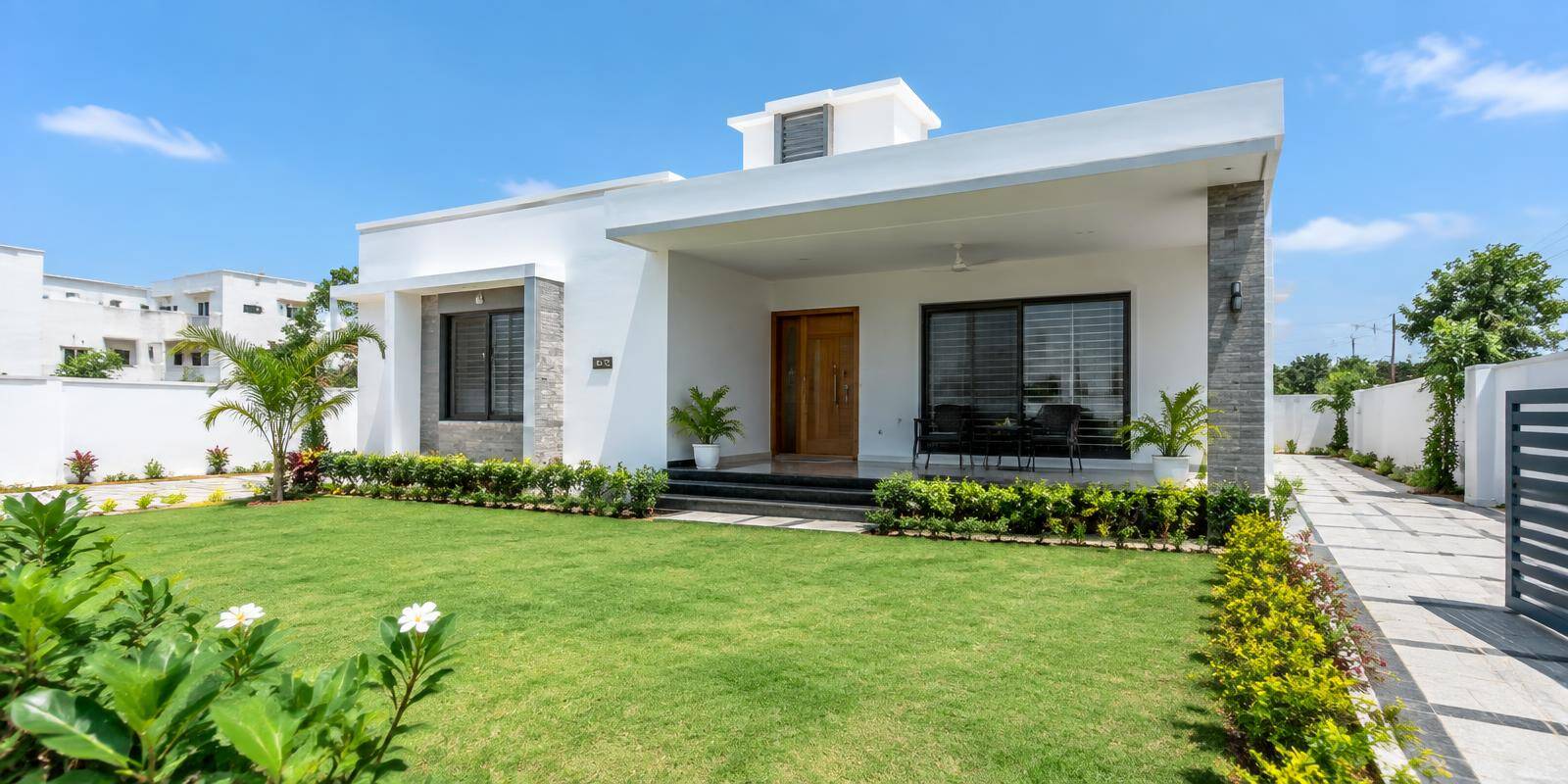 White independent bungalow with garden